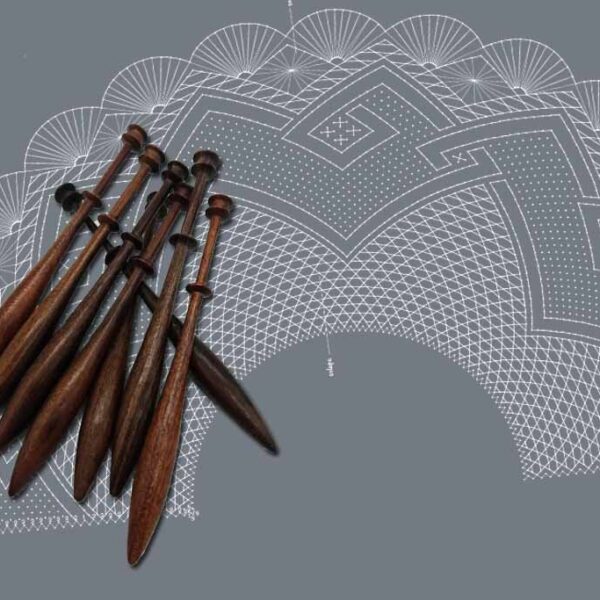 Abanico clásico en encaje de bolillos estilo Torchon – Patrón 09e en formato electrónico